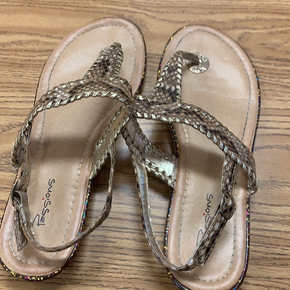 Sandals - Picture 3 of 8